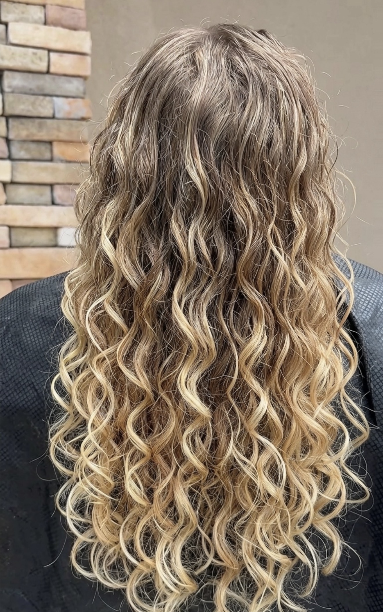 Curly style shaped at Beauty and The Vibe